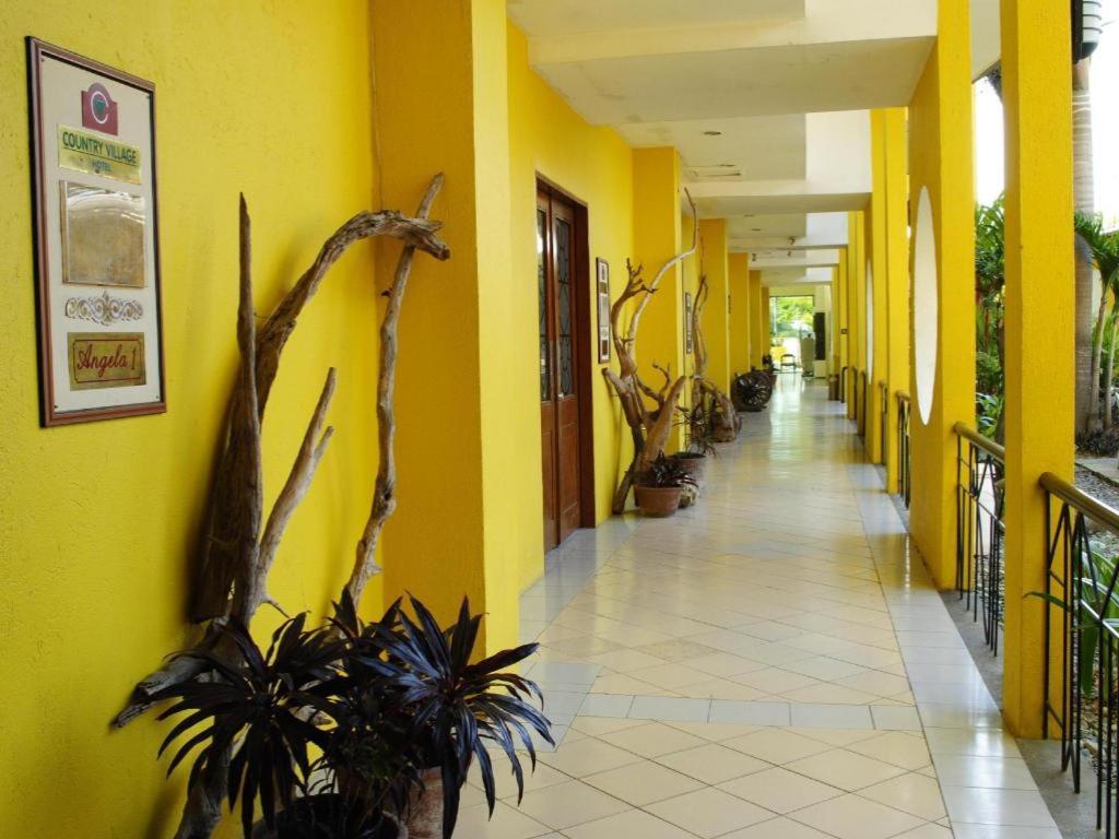Country Village Hotel Cagayan de Oro Exterior foto